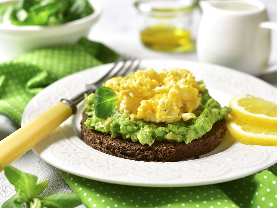 avocado-toast_with_scrambled_eggs_960 (3)
